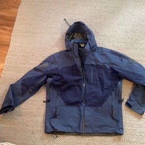 Lightweight Arc’teryx goretex ski/rain jacket.